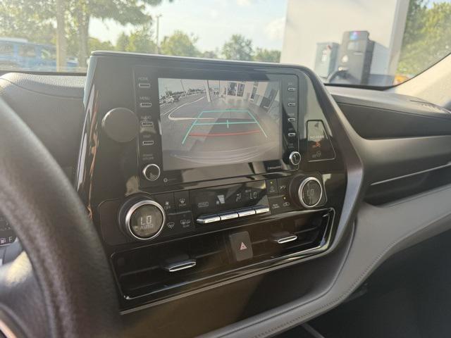 used 2020 Toyota Highlander car, priced at $22,055
