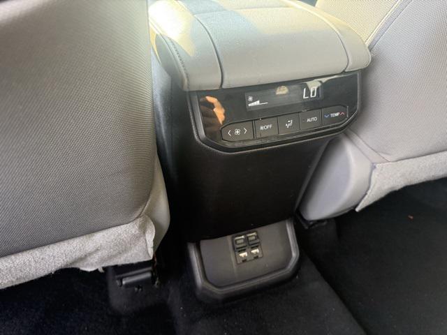 used 2020 Toyota Highlander car, priced at $22,055