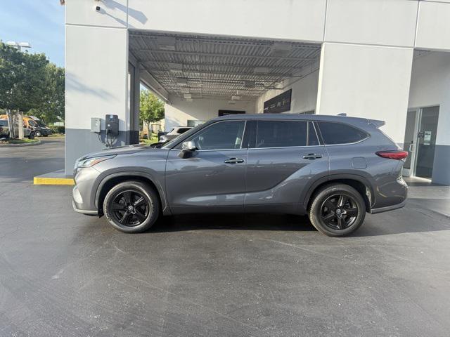 used 2020 Toyota Highlander car, priced at $22,055