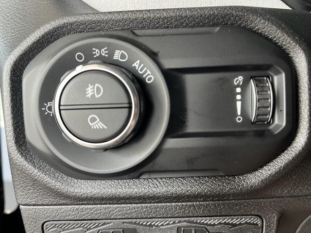 new 2025 Jeep Gladiator car, priced at $40,900