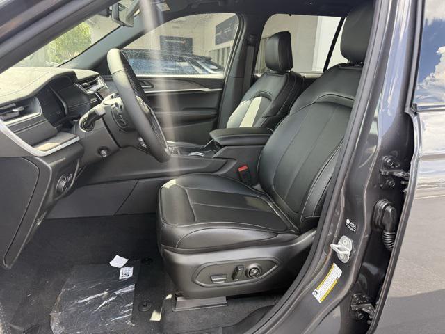 new 2025 Jeep Grand Cherokee car, priced at $46,788