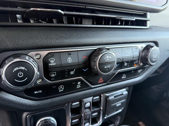 new 2025 Jeep Gladiator car, priced at $48,193