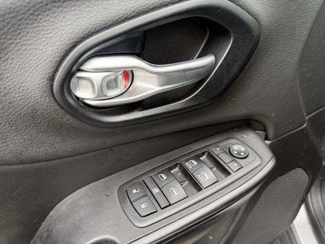 used 2015 Jeep Cherokee car, priced at $10,382