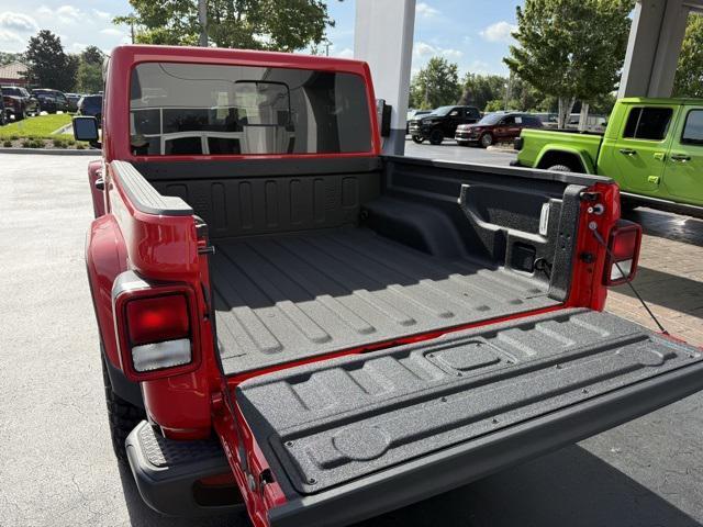 new 2025 Jeep Gladiator car, priced at $45,712