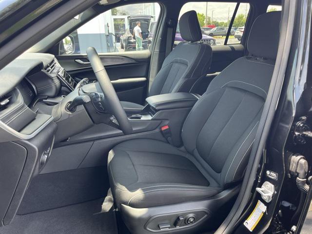 new 2025 Jeep Grand Cherokee car, priced at $38,822