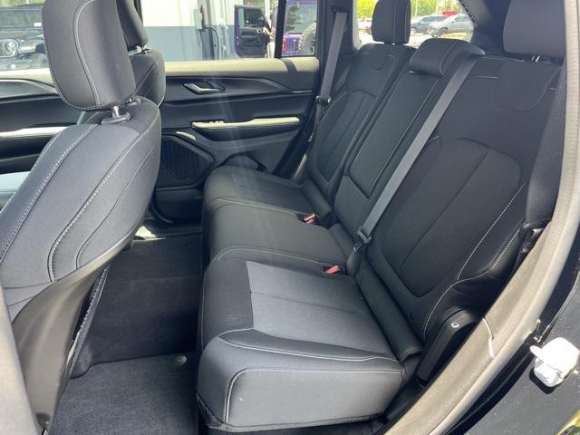 new 2025 Jeep Grand Cherokee car, priced at $38,822
