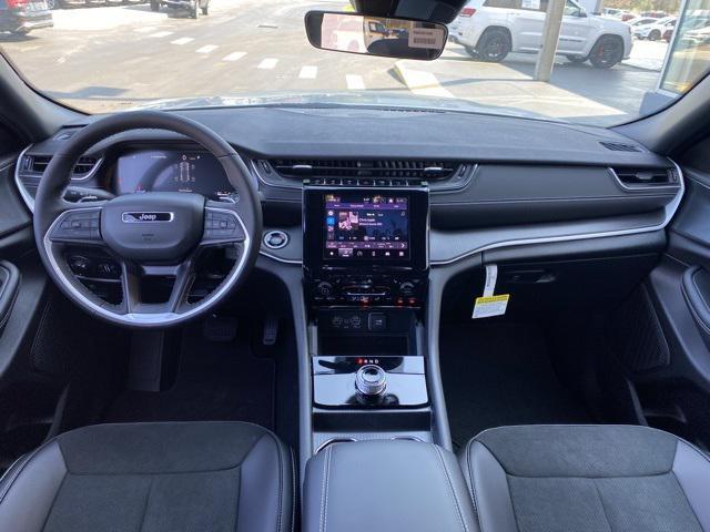 new 2025 Jeep Grand Cherokee car, priced at $40,925
