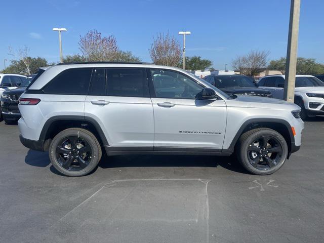 new 2025 Jeep Grand Cherokee car, priced at $40,925