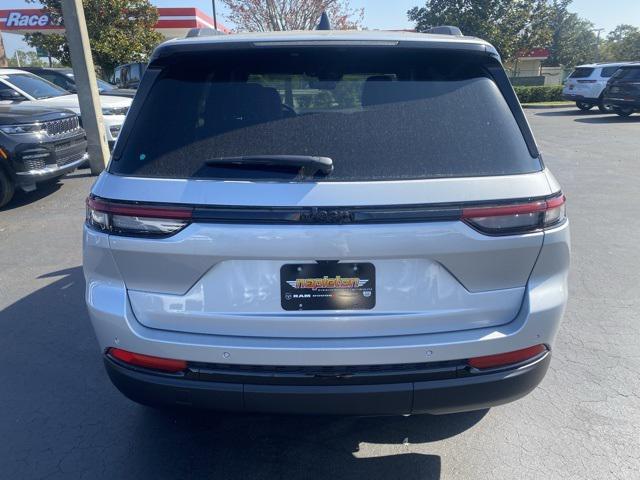 new 2025 Jeep Grand Cherokee car, priced at $40,925