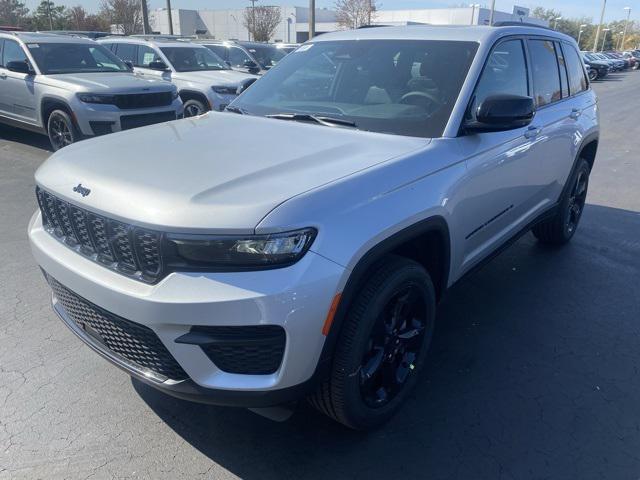 new 2025 Jeep Grand Cherokee car, priced at $40,925