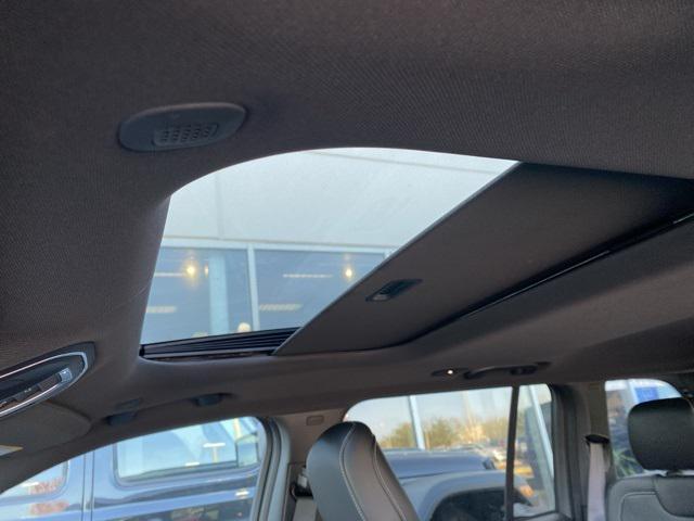 new 2025 Jeep Grand Cherokee car, priced at $40,925
