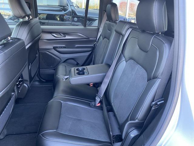 new 2025 Jeep Grand Cherokee car, priced at $40,925