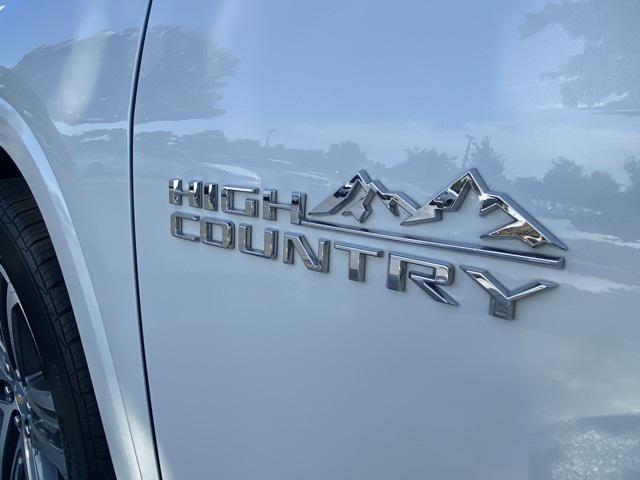 used 2022 Chevrolet Traverse car, priced at $33,733