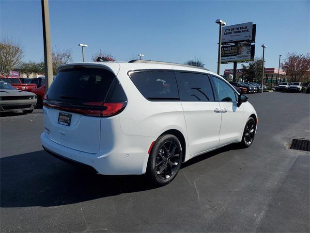 new 2024 Chrysler Pacifica car, priced at $42,981