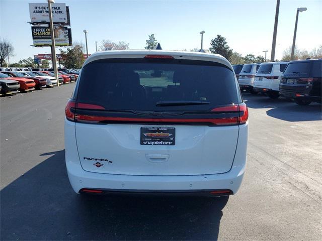 new 2024 Chrysler Pacifica car, priced at $42,981