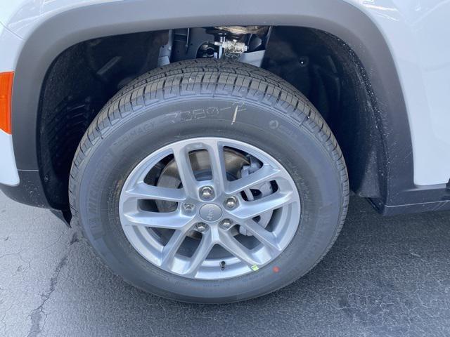 new 2025 Jeep Grand Cherokee car, priced at $35,500