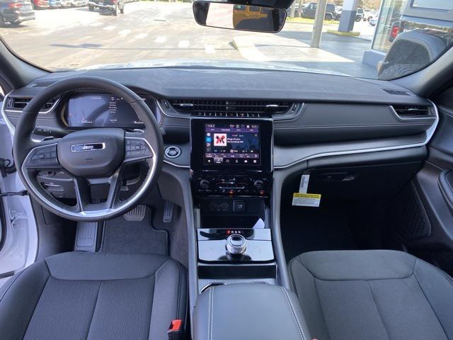new 2025 Jeep Grand Cherokee car, priced at $35,500