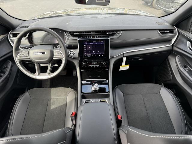 new 2025 Jeep Grand Cherokee car, priced at $40,925
