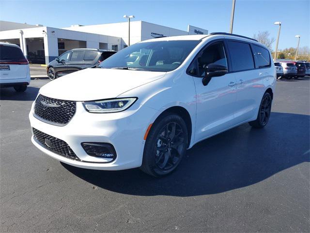 new 2024 Chrysler Pacifica car, priced at $40,731