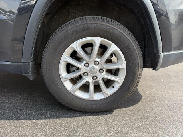 used 2015 Jeep Grand Cherokee car, priced at $15,122