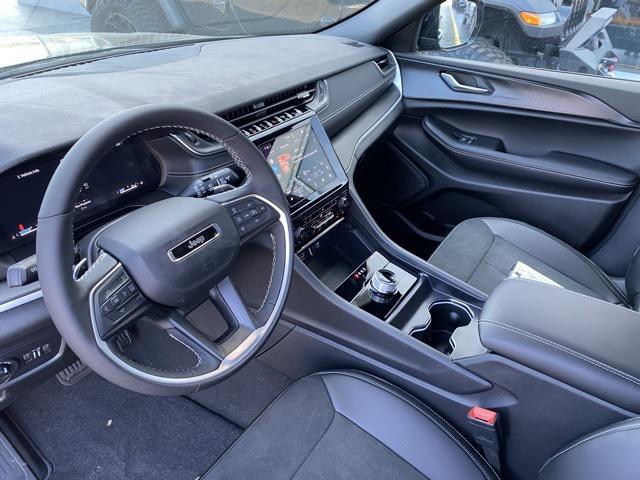 new 2025 Jeep Grand Cherokee car, priced at $40,925