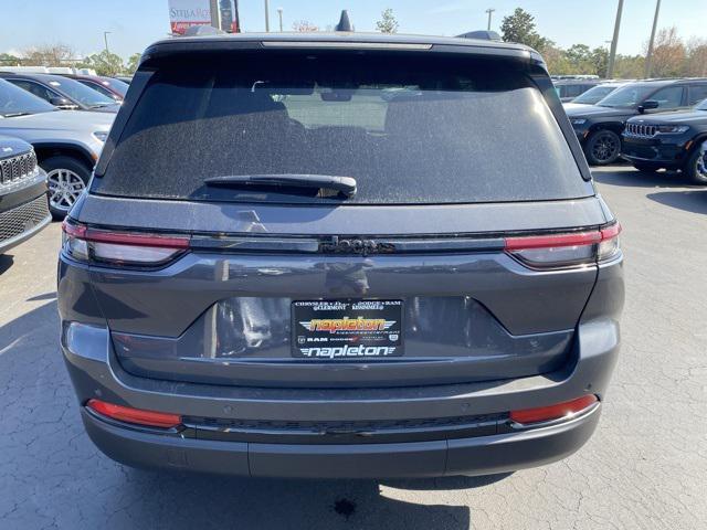 new 2025 Jeep Grand Cherokee car, priced at $40,925