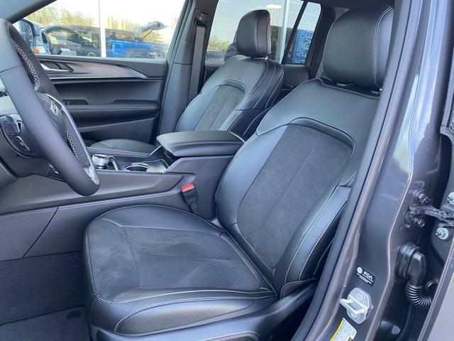 new 2025 Jeep Grand Cherokee car, priced at $40,925