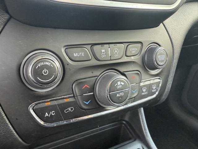 used 2023 Jeep Cherokee car, priced at $23,881