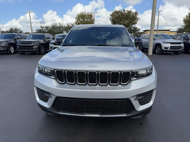 new 2025 Jeep Grand Cherokee car, priced at $37,820