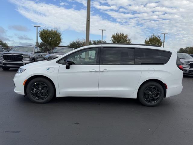 new 2025 Chrysler Pacifica Hybrid car, priced at $59,780