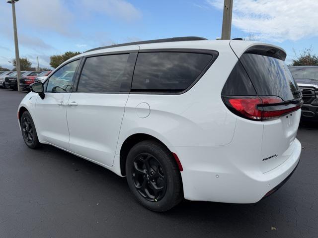 new 2025 Chrysler Pacifica Hybrid car, priced at $59,780