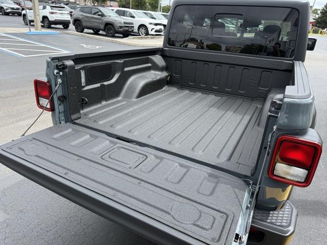 new 2025 Jeep Gladiator car, priced at $38,738