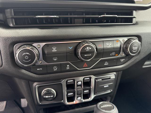 new 2025 Jeep Gladiator car, priced at $38,738