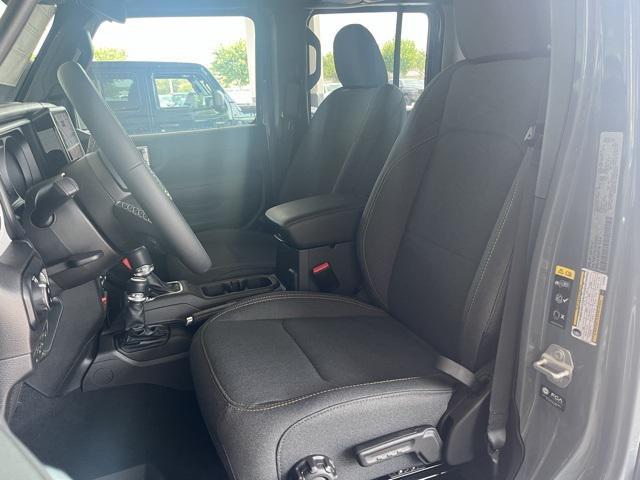 new 2025 Jeep Gladiator car, priced at $48,732