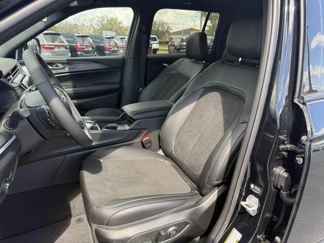 new 2025 Jeep Grand Cherokee car, priced at $39,525