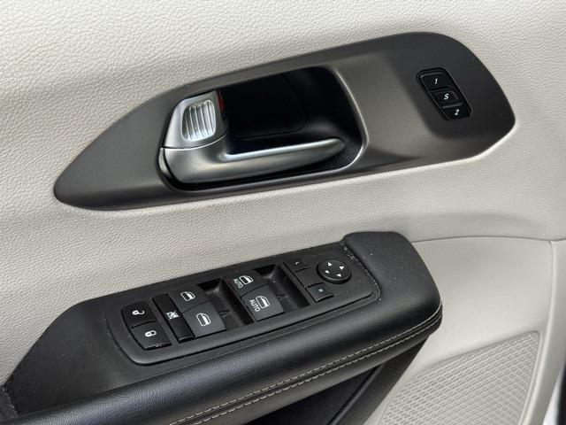 used 2023 Chrysler Pacifica car, priced at $23,214