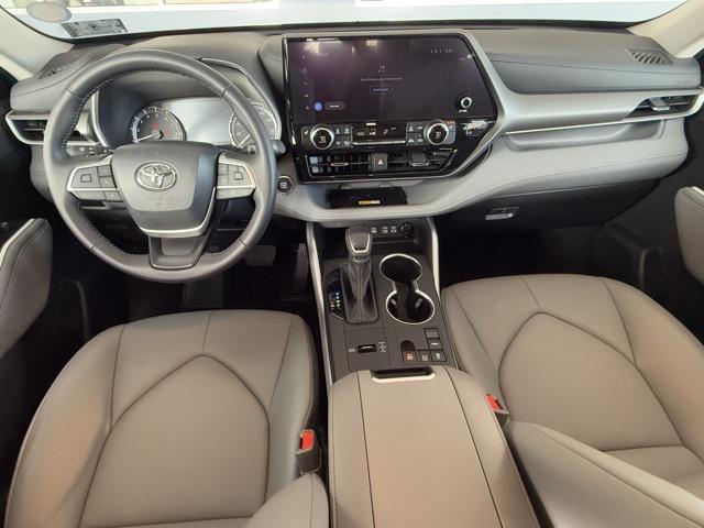 used 2023 Toyota Highlander car, priced at $36,500