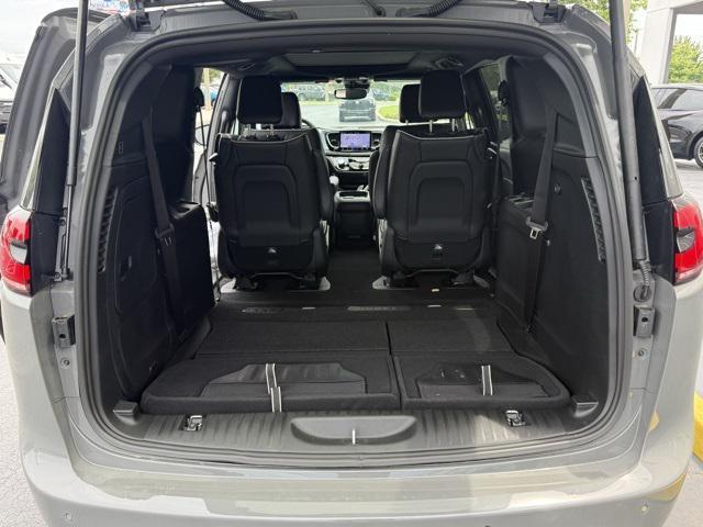 new 2025 Chrysler Pacifica Hybrid car, priced at $52,251