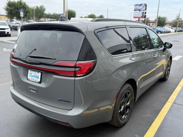 new 2025 Chrysler Pacifica Hybrid car, priced at $52,251