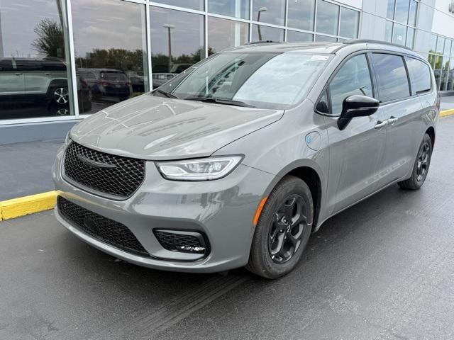 new 2025 Chrysler Pacifica Hybrid car, priced at $52,251