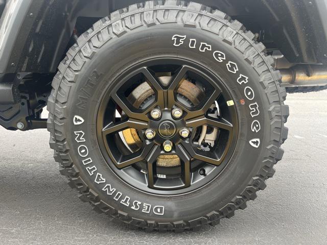 new 2025 Jeep Gladiator car, priced at $47,924