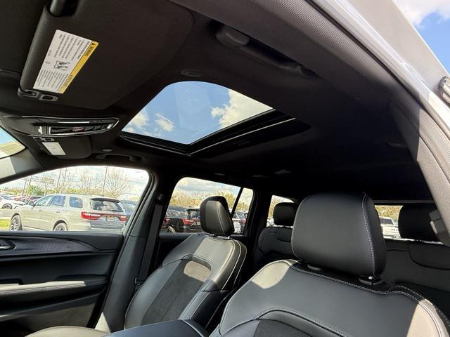 new 2025 Jeep Grand Cherokee car, priced at $41,880