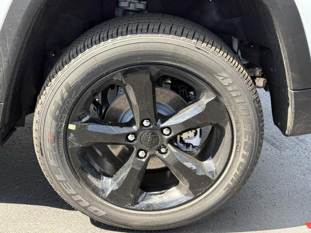 new 2025 Jeep Grand Cherokee car, priced at $41,880