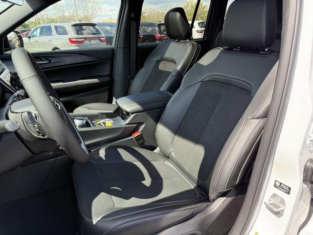 new 2025 Jeep Grand Cherokee car, priced at $41,880