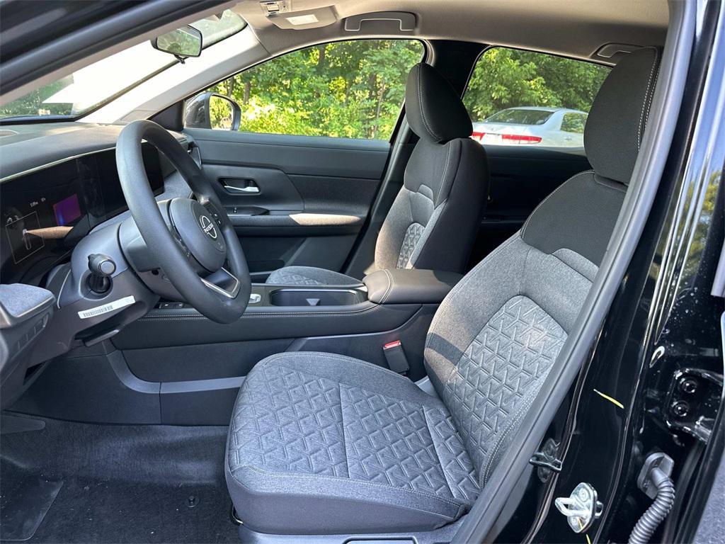 new 2025 Nissan Kicks car, priced at $24,555