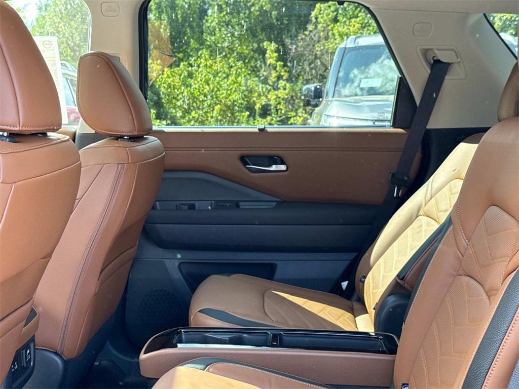 new 2025 Nissan Pathfinder car, priced at $49,734