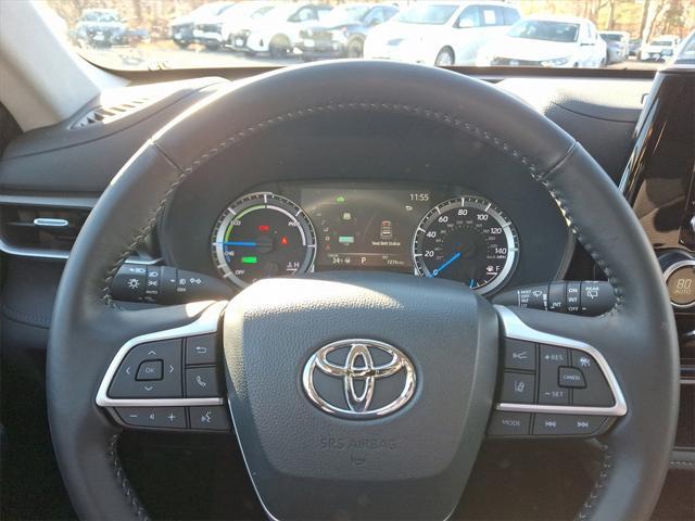 used 2023 Toyota Highlander Hybrid car, priced at $38,900