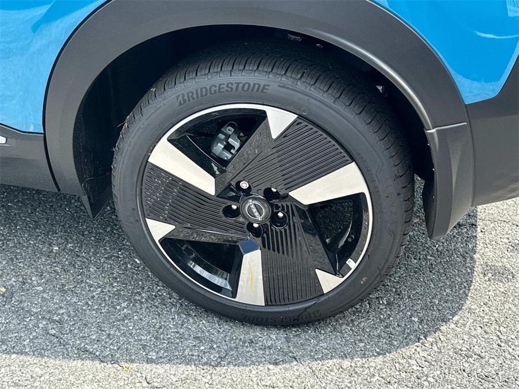 new 2025 Nissan Kicks car, priced at $28,037