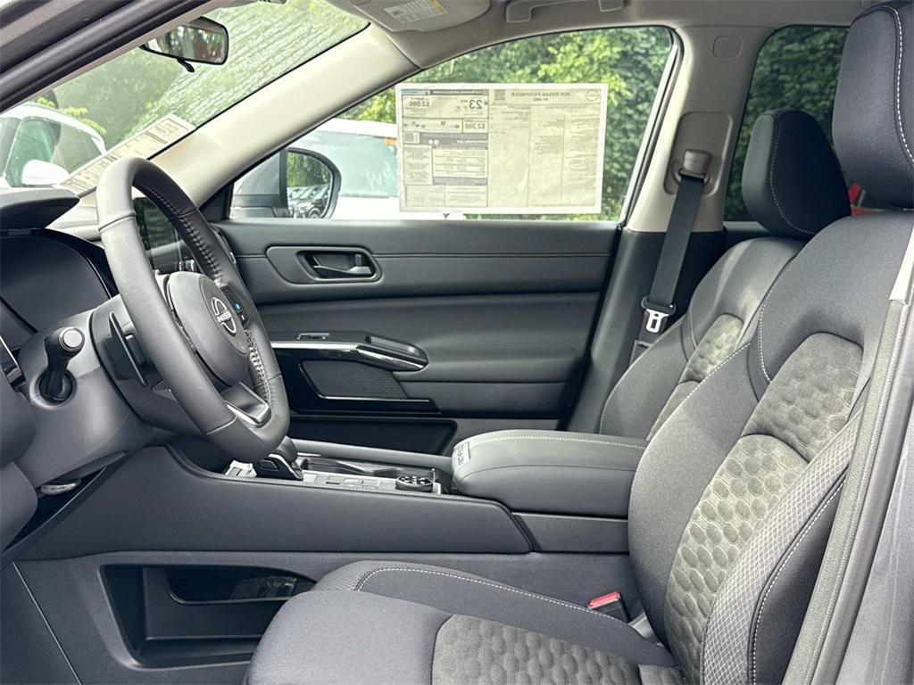 new 2025 Nissan Pathfinder car, priced at $43,775