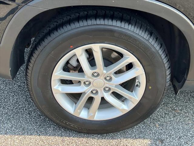 used 2014 Kia Sorento car, priced at $9,999